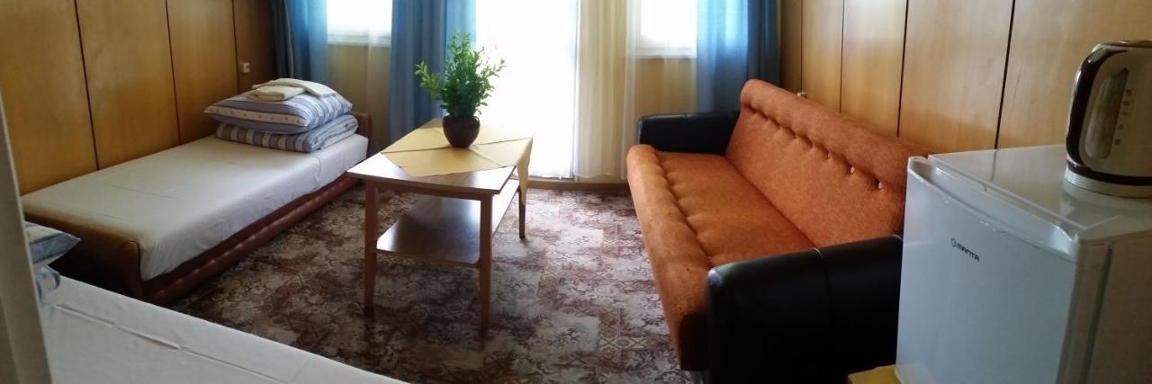 Egm-Lazy Hotel Kültér fotó